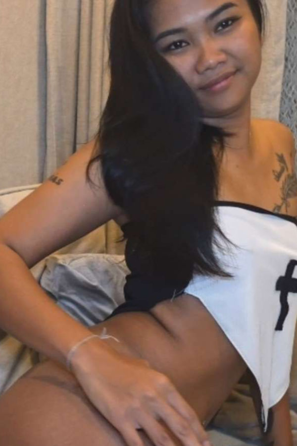 Follow Polly Small on Paysites